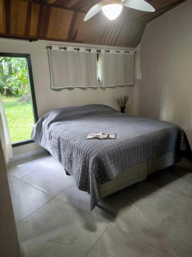 Postel nebo postele na pokoji v ubytování Chalé com Jacuzzi em Morretes