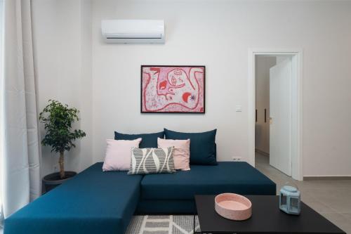 1BR Next to Metro Modern Living & Arcade Machine