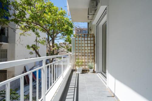 1BR Next to Metro Modern Living & Arcade Machine