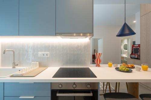 1BR Next to Metro Modern Living & Arcade Machine