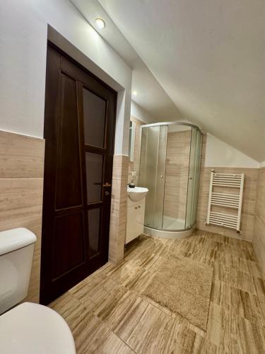 a bathroom with a toilet and a sink at Casa Ioana Moisei in Moisei