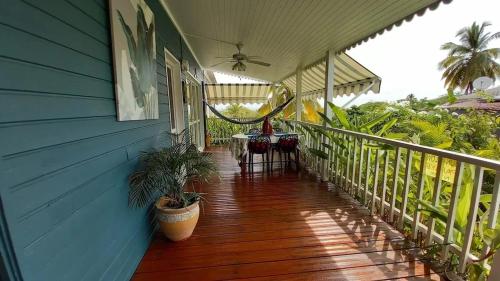 Charmant bungalow à Bouillante avec vue sur la mer