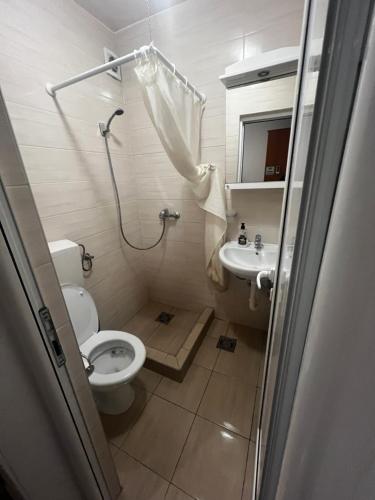 Koupelna v ubytování NEWBORN Hostel Budva