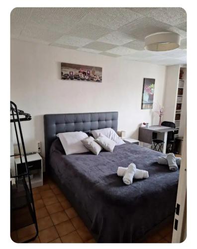 Chambres au 1er étage d'une villa