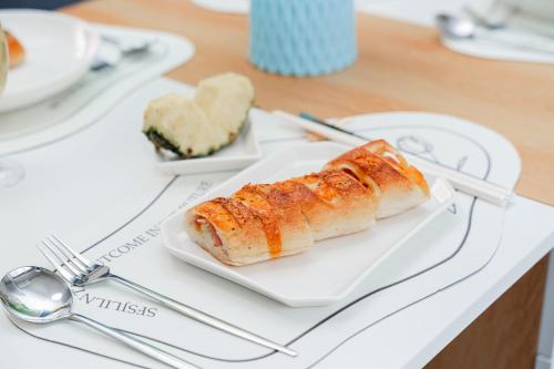 a white plate with sushi on a table at 鎌倉四丁目 in Tokyo