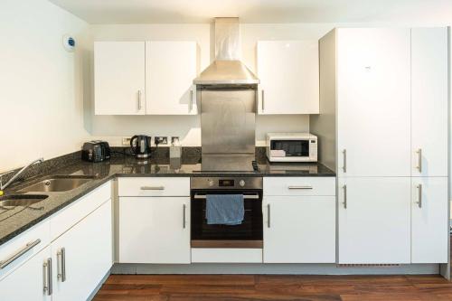 Homey and Secure apartment - Wembley Stadium! photo 13