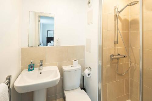 Homey and Secure apartment - Wembley Stadium! photo 4