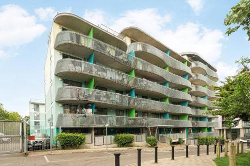 Homey and Secure apartment - Wembley Stadium! photo 7