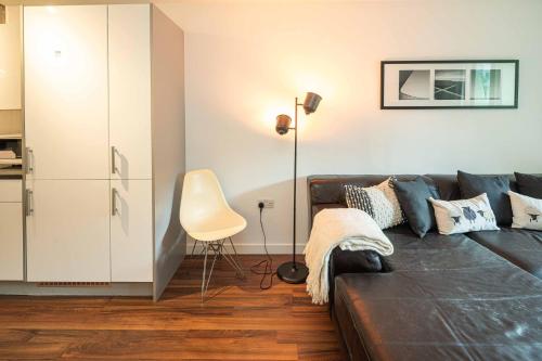 Homey and Secure apartment - Wembley Stadium! photo 16