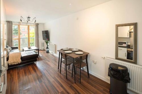 Homey and Secure apartment - Wembley Stadium! photo 17