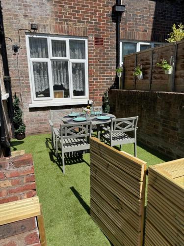 Κήπος έξω από το 2 Bedroom Apartment Ground Floor Eastbourne Town Centre