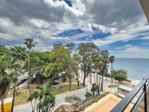 Skol 323 Delightful apartment with double terrace, sea and park view