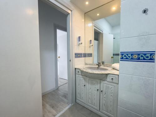 Skol 323 Delightful apartment with double terrace, sea and park view