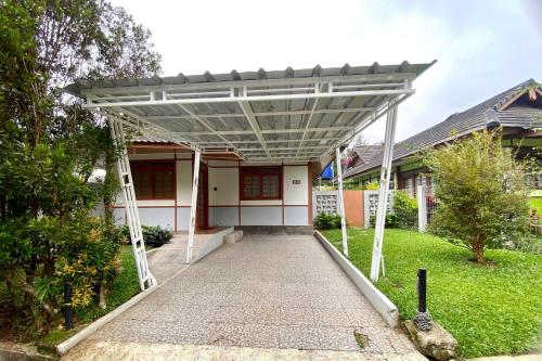 a pergola over a walkway in front of a house at SF Homey Yokohama in Cikundul