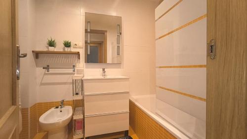 Ένα μπάνιο στο 21A06 Apartamento en Felechosa