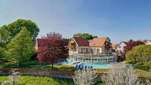 Bazén v ubytování Thermen Apartment nebo v jeho okolí