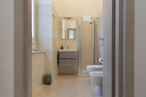 a bathroom with a toilet and a sink at Palazzo Di Paola - Residenza Storica in LʼAquila