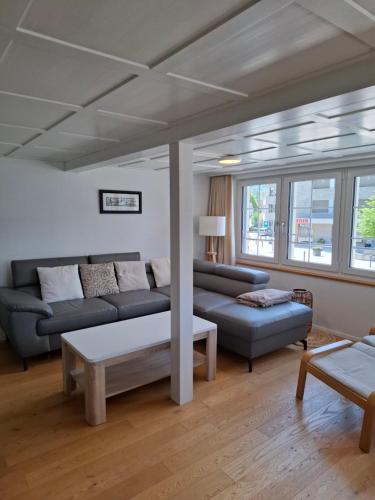 Postel nebo postele na pokoji v ubytování Zwinglis Ferienwohnung Klärli