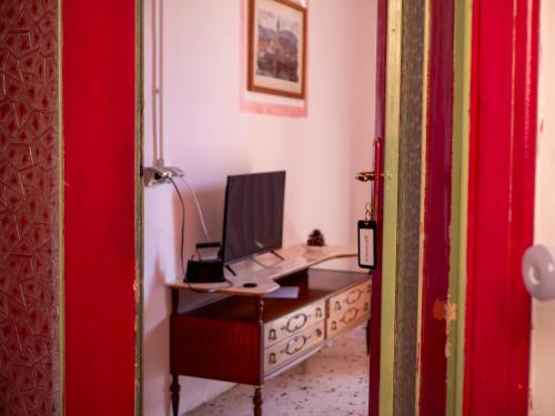 an office with a desk with a computer on it at Casa di Chiara in Crotone