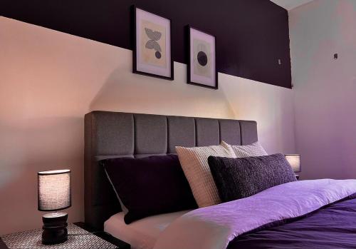 a bedroom with a bed with a black headboard and two lamps at Modern, Central, Haven, 1BR with Balcony in Sheffield