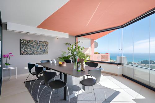 28-Luxury Penthouse With Stunning views Benalmadena!