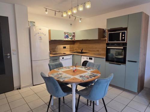 Gîte classé 3 étoiles dans résidence standing avec - Piscine Clim Parking Wifi Prêt Vélos - Ménage et linge non inclus