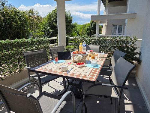 Gîte classé 3 étoiles dans résidence standing avec - Piscine Clim Parking Wifi Prêt Vélos - Ménage et linge non inclus