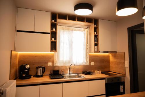 Una cocina o cocineta en Modern house in Stratoni