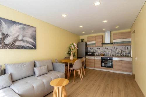 Dapur atau dapur kecil di Ramybes Oaze, Nauji stylingi apartamentai