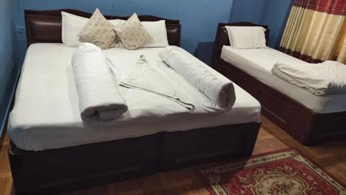 Postel nebo postele na pokoji v ubytování Hotel New Samrat