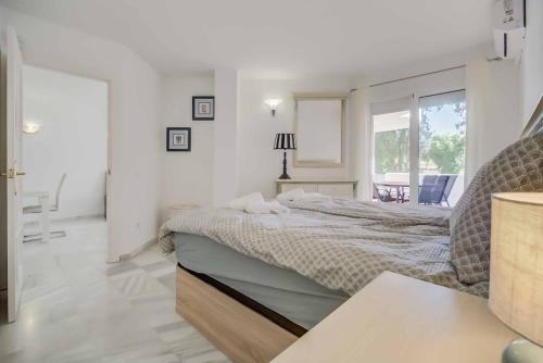 134 - Stylish Modern Apartment with Pool, Mijas