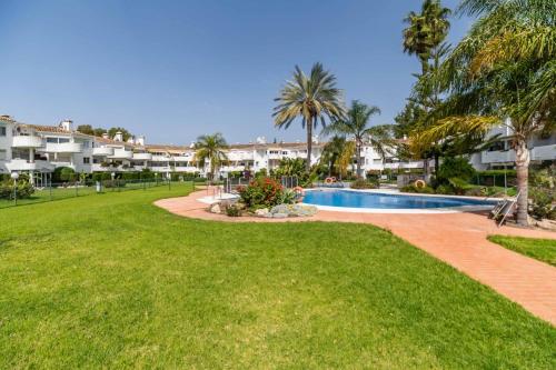 134 - Stylish Modern Apartment with Pool, Mijas