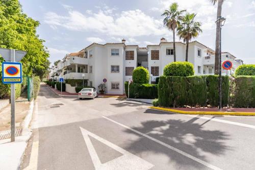 134 - Stylish Modern Apartment with Pool, Mijas