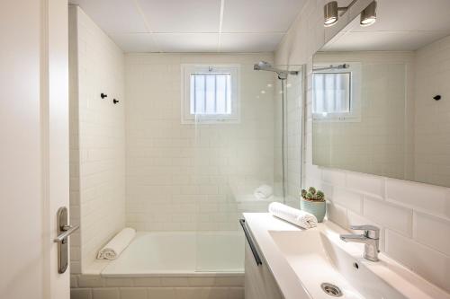 Bella Vista: Costa 3 dorm • Valle Properties