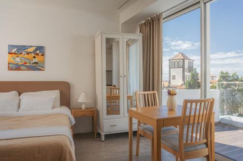 Madeira Rooftop Studio, Ocean & City View