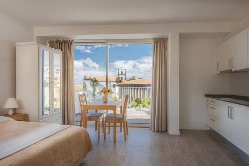 Madeira Rooftop Studio, Ocean & City View