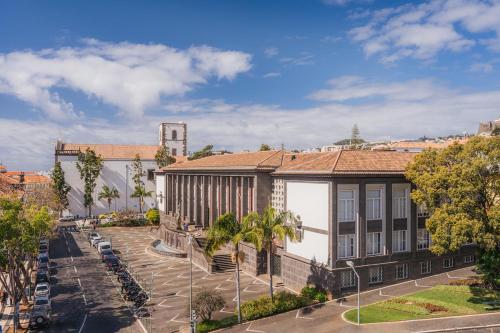 Madeira Rooftop Studio, Ocean & City View
