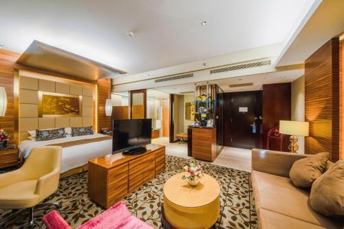 Televisyen dan/atau pusat hiburan di Kempinski Hotel Yinchuan
