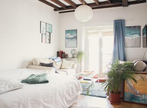 Photo de la galerie de l'établissement Bright Top Floor apartment - Batignolles - Montmartre - metro at 2 steps, à Paris