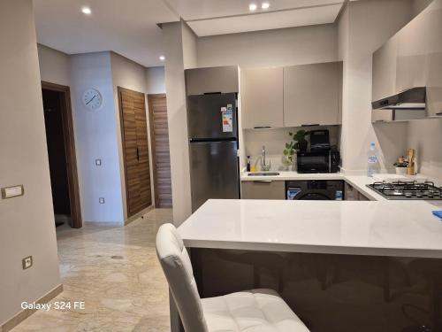 a kitchen with a white counter and a stove at aeroperla 15 aéroport casa blanca in Nouaseur