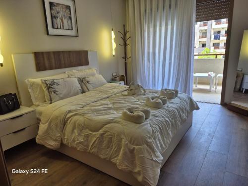 a bedroom with a bed with teddy bears on it at aeroperla 15 aéroport casa blanca in Nouaseur