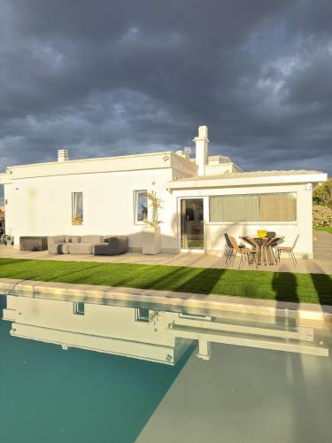 Πισίνα στο ή κοντά στο Villa Ikal