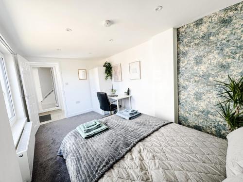 a bedroom with a large bed and a desk at Luxury Nest 10 Guests Free Parking Middlesbrough in South Bank