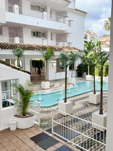 Amplio y luminoso apartamento en puerto banus