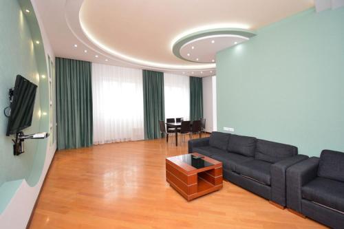 Arami street, 2 bedrooms Beautiful and Sunny apartment DI6413