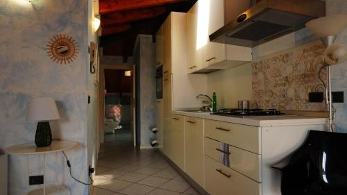 Kuchyň nebo kuchyňský kout v ubytování Appartamenti Villa Lina