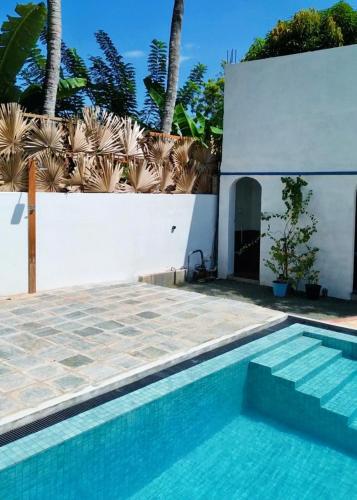Coastal Retreat Mirissaの敷地内または近くにあるプール