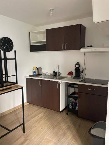 Kuchyňa alebo kuchynka v ubytovaní Port de Caen Appartement