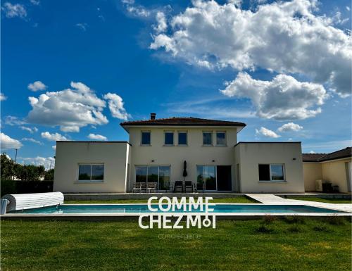 Bazén v ubytování Villa avec piscine pour 10 personnes - Lac du Der Giffaumont nebo v jeho okolí