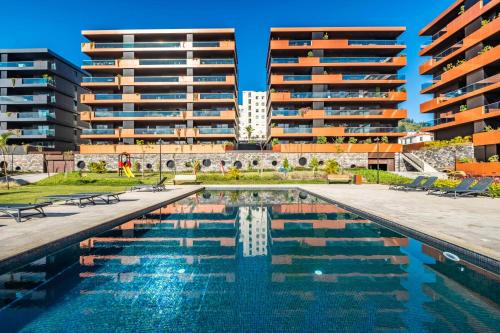 Panoramic Bay and Sea Views - Luxury 3-Bed Flat
